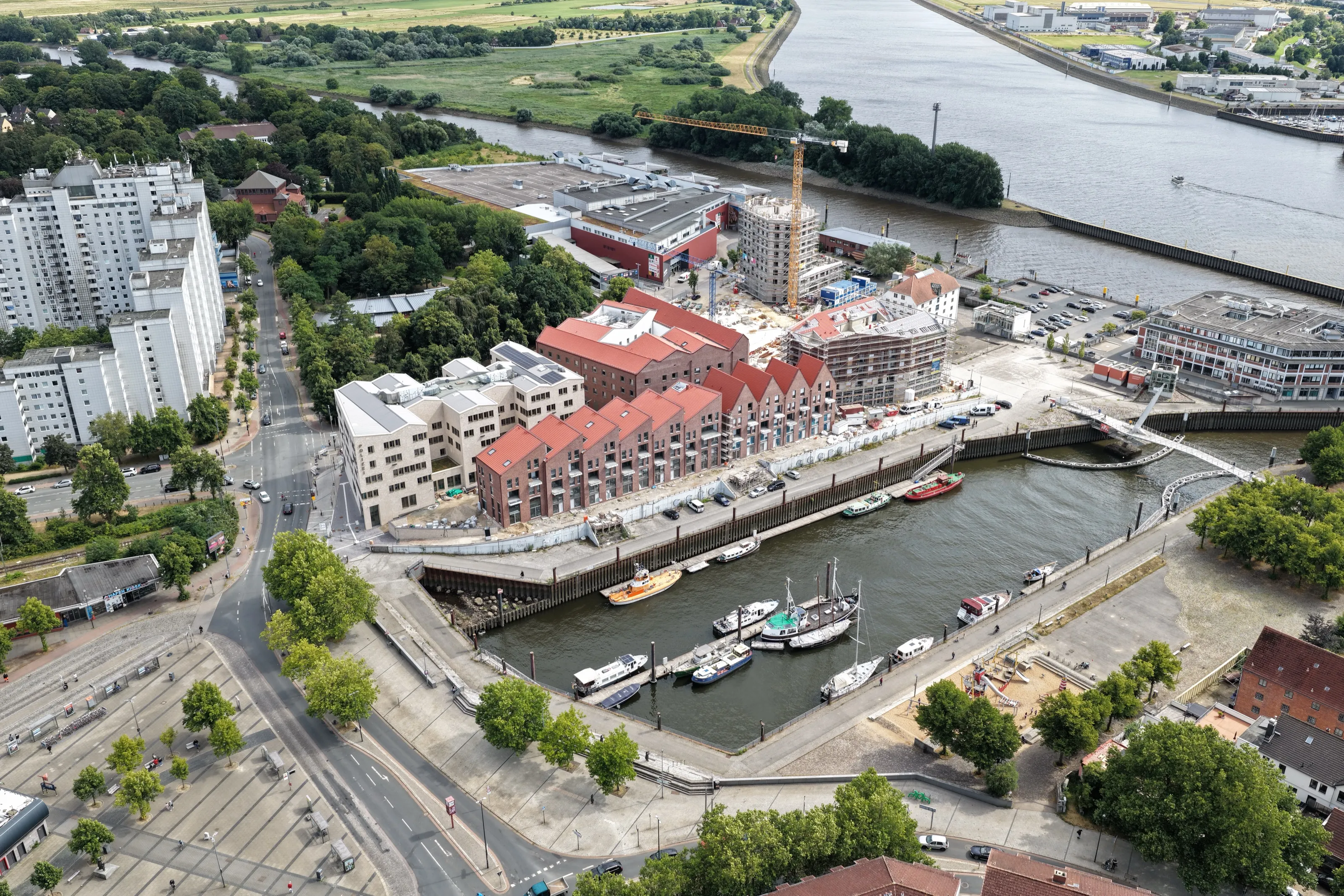 Drohnenaufnahme Speicherquartier Vegesack – Hafenbecken mit Neubebauung